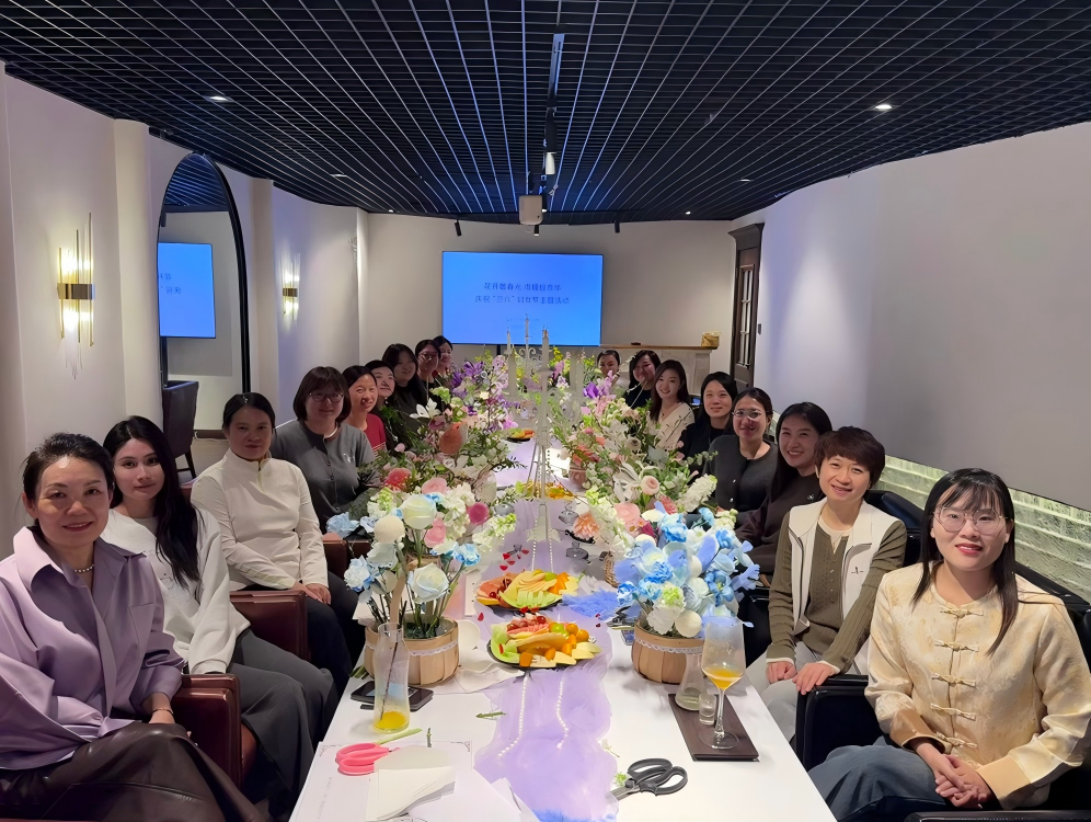 华瑞公司开展“花开敬春光 巾帼绽芳华”三八妇女节插花主题活动